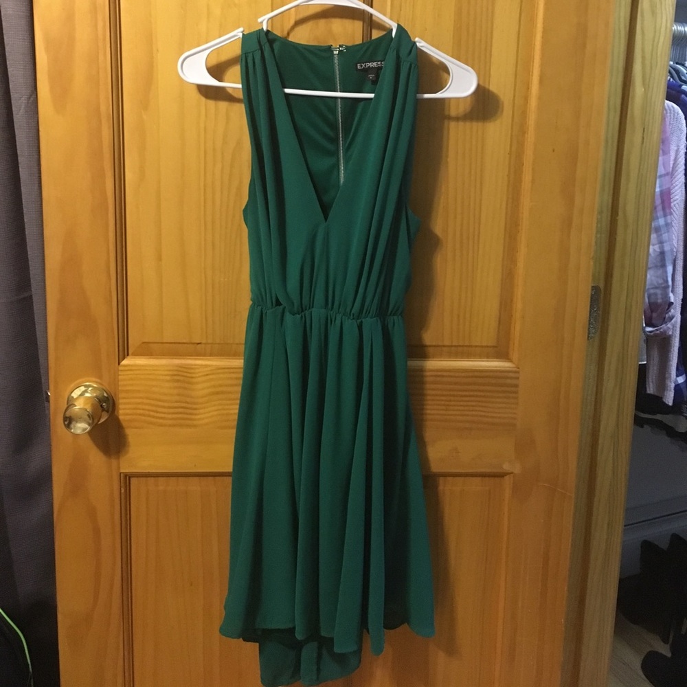 Green sleeveless dress