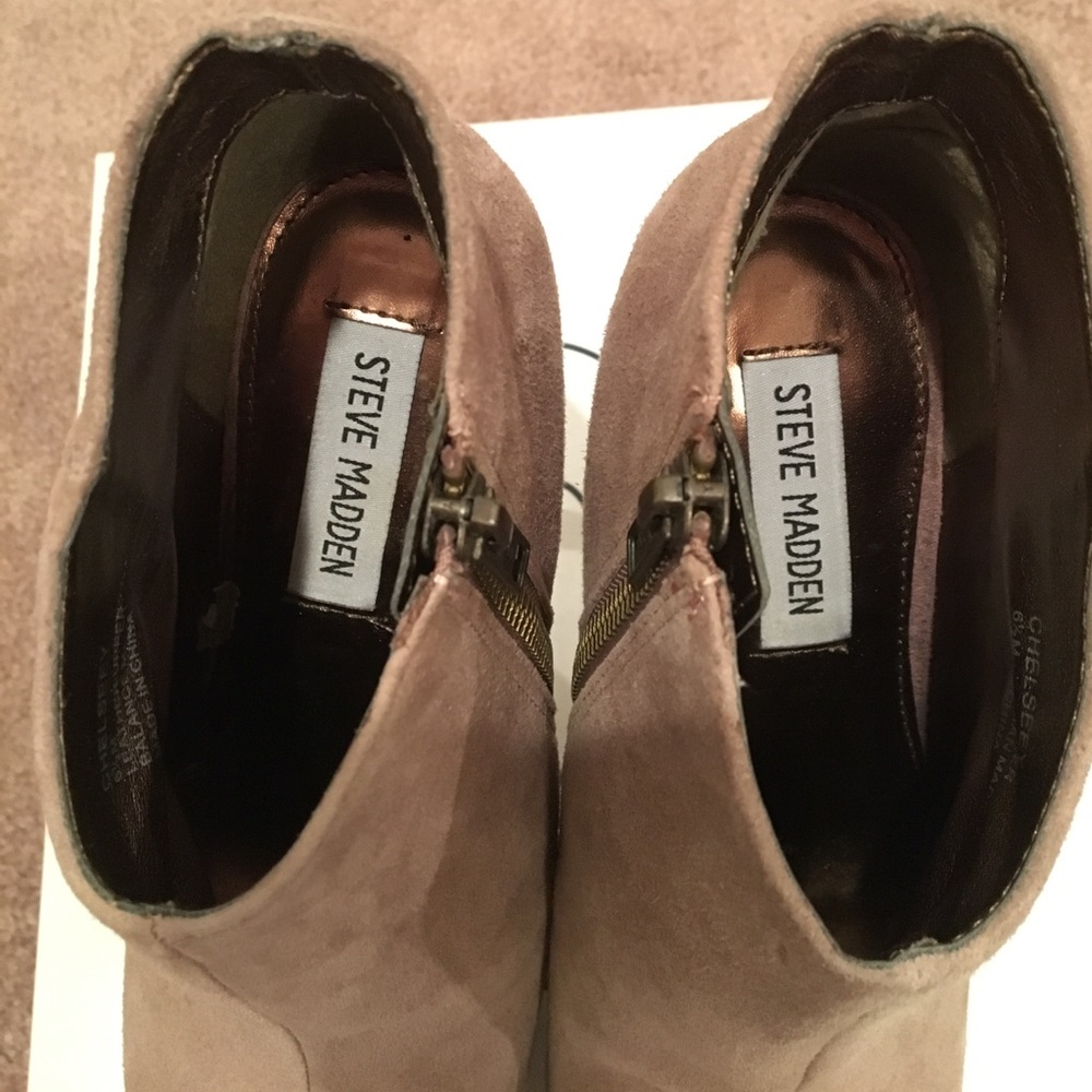 Steve Madden 6 1/2 Chelseey Blush Suede booties - Picture 3 of 4