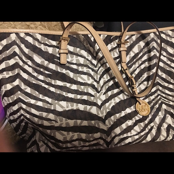 Michael Kors Handbags - Micheal Kors bag!