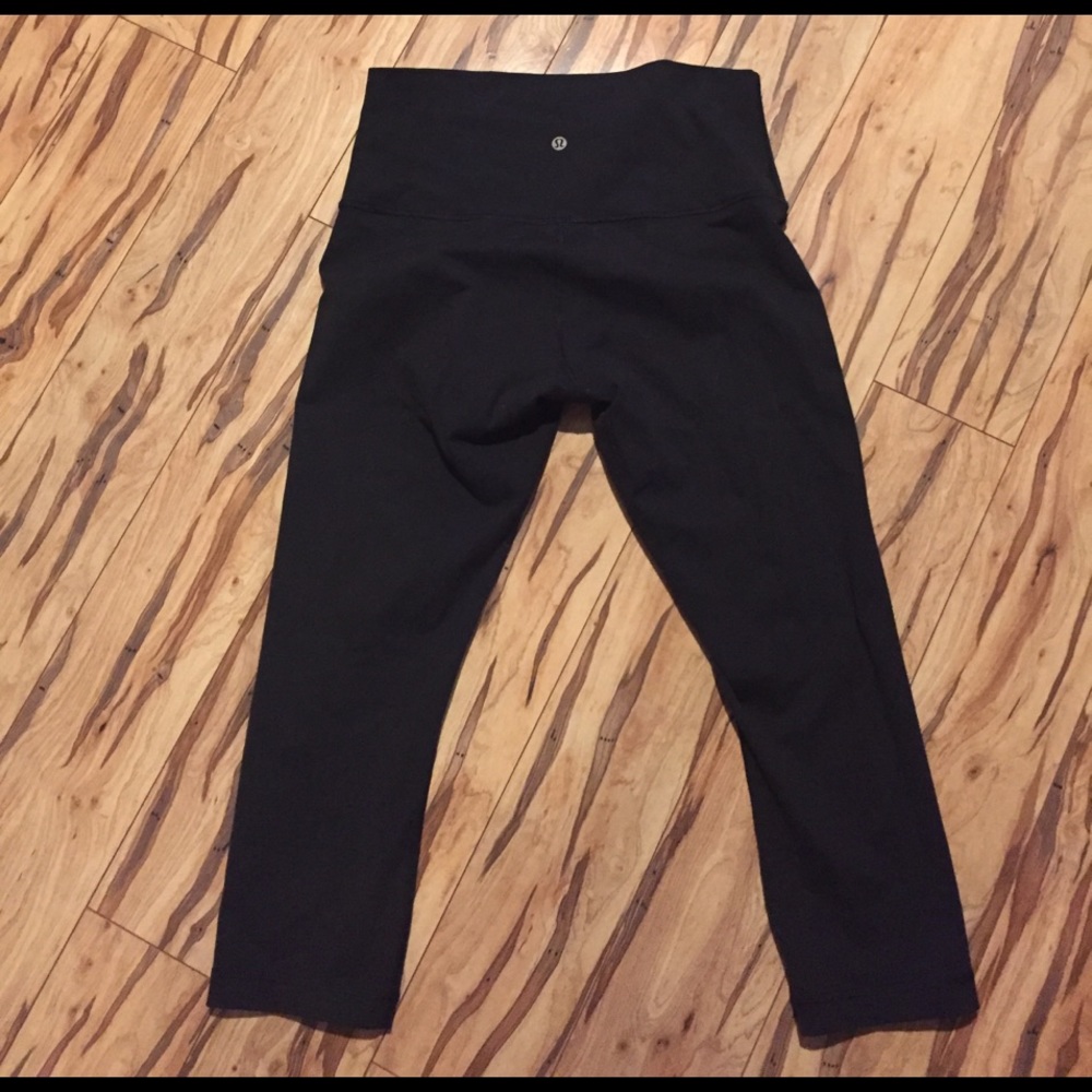 Black Lululemon Capri Leggings
