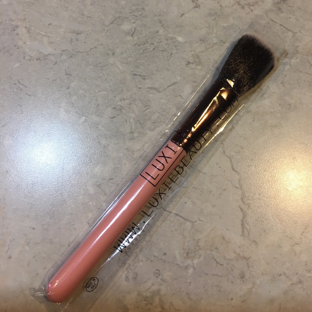 🆕 Luxie Beauty Blush Brush #514