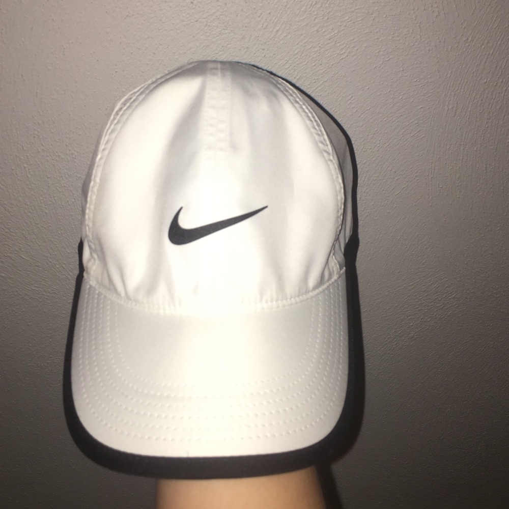 Brand new cute Nike women's hat NEVER WORN