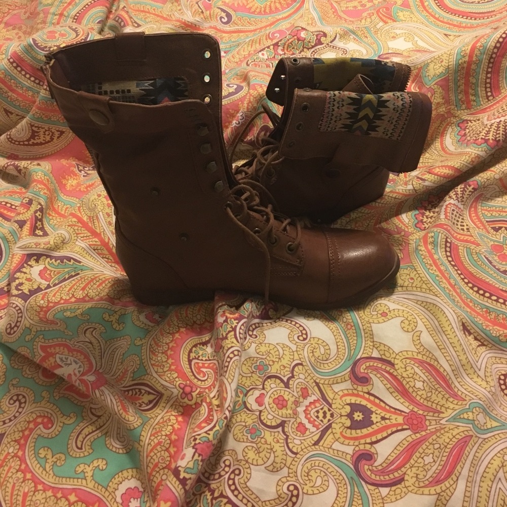 Combat boots