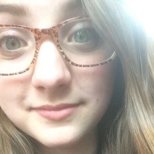 Meet your Posher, Caitlin