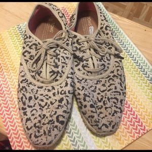 Leopard Toms. EUC. Size 9