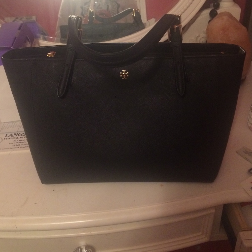 Tory burch small tote. Brand new! Great condition