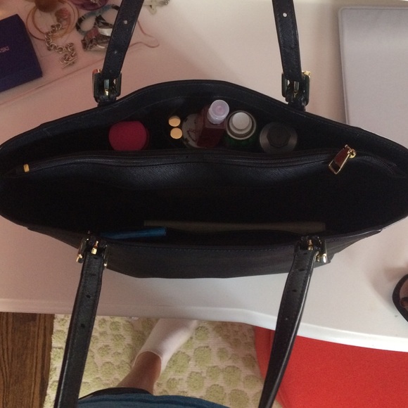 Tory burch small tote. Brand new! Great condition - Picture 2 of 4