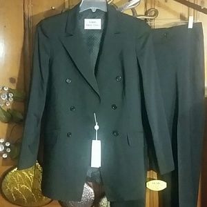 Louis Dell 'Olio Suit- Size 8 NWT  Made in Italy!
