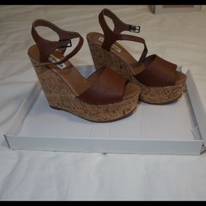 STEVE MADDEN brown wedges