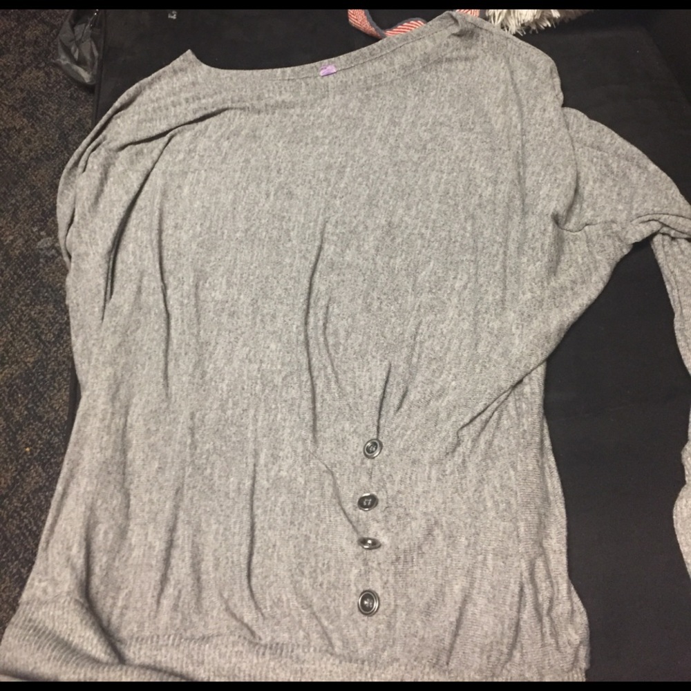 Grey long sleeve sweater/shirt