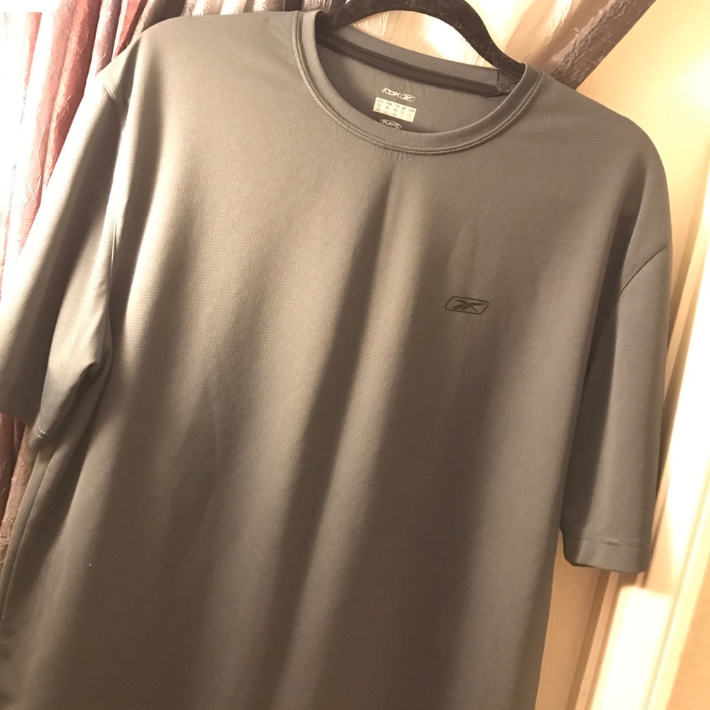 NWOT Men's Reebok "Play Dry" Shirt 👍