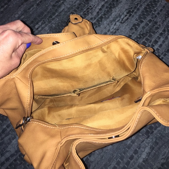 Gorgeous camel 🐫 purse - Picture 4 of 5