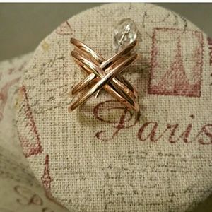 Criss cross ring