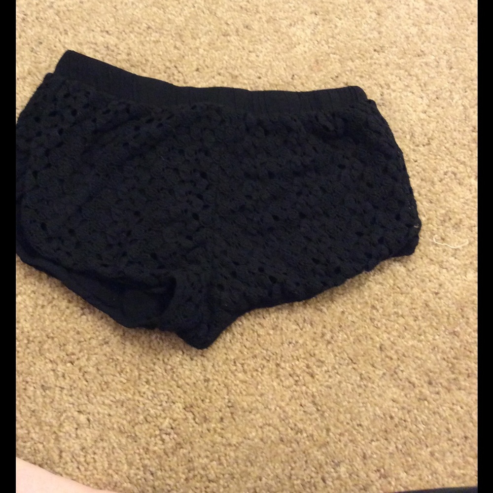 Black shorts - Picture 3 of 4