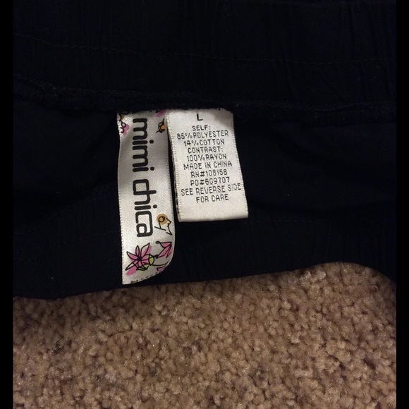 Black shorts - Picture 2 of 4