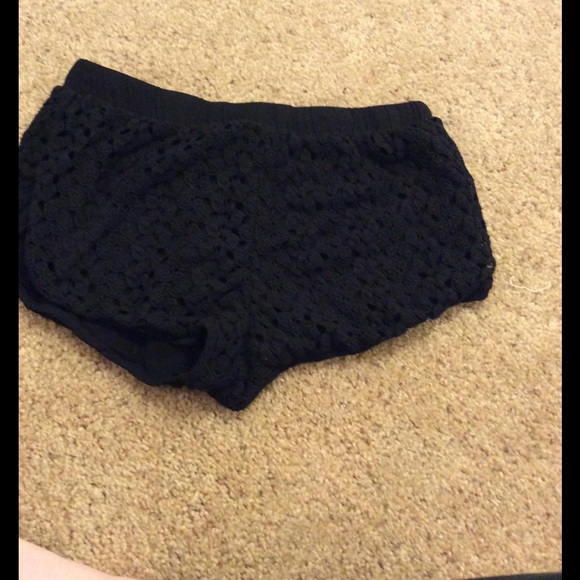 Black shorts - Picture 3 of 4