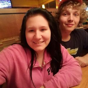 Meet your Posher, Caitlin