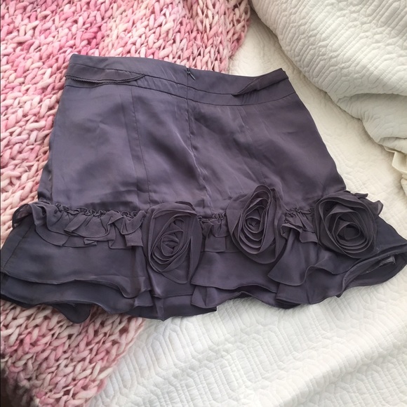 Ryn Flirty Gray Skirt With Flowers at the Bottom - Picture 2 of 3
