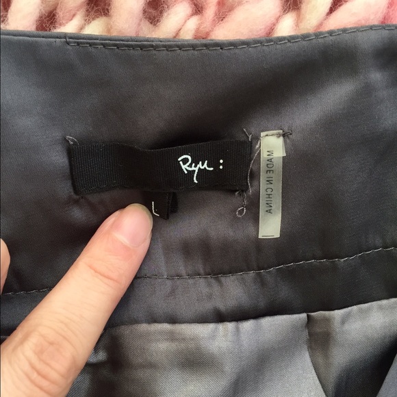 Ryn Flirty Gray Skirt With Flowers at the Bottom - Picture 3 of 3