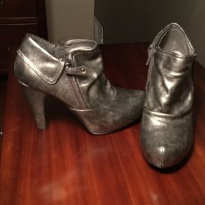 Guess- Silver Metallic Platforms