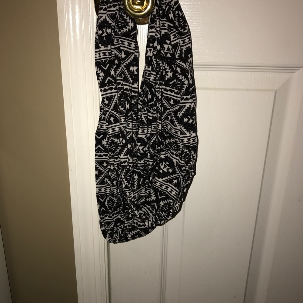 Scarf - Picture 2 of 3