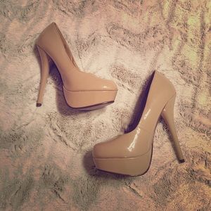 Nude Pumps
