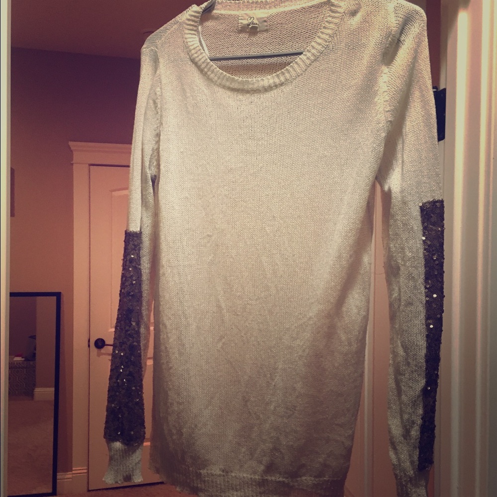 Beige sweater with rose gold sequin sleeve