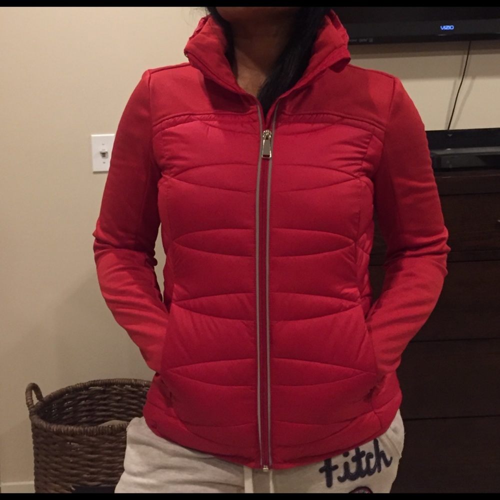 Puffer jacket color red