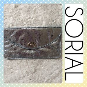 📌Sorial wristlet