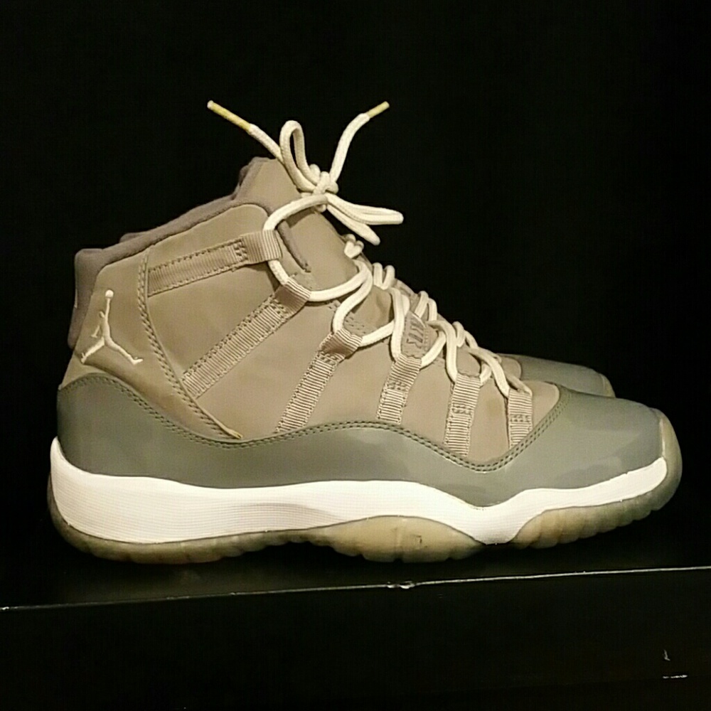 Size 4.5Y Cool grey Retro 11 jordans