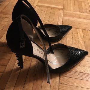 Pointy toe black heels