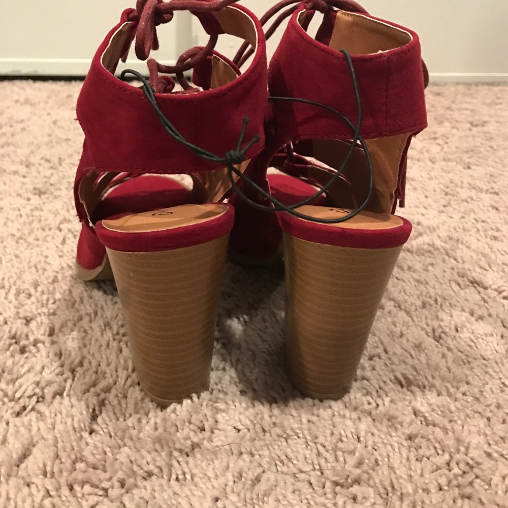 Shoes - Picture 2 of 4