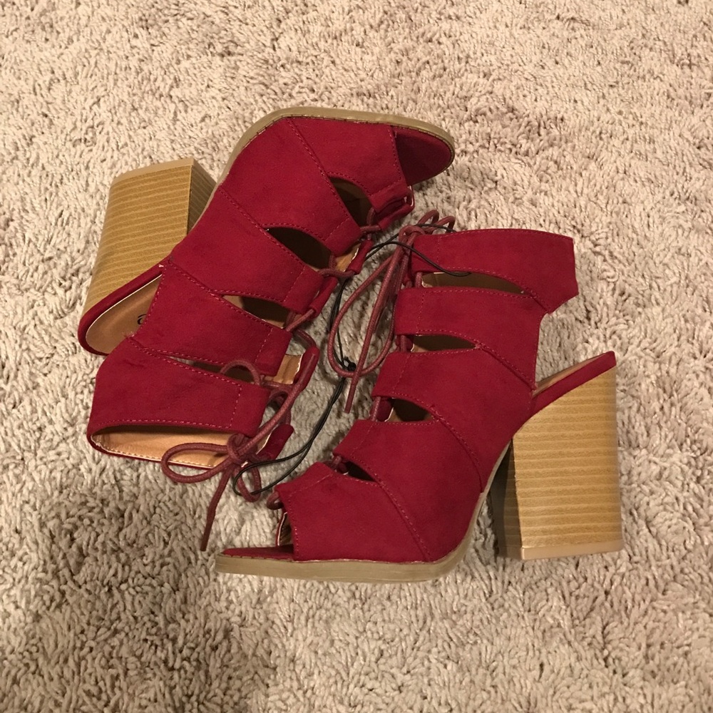 Shoes - Picture 3 of 4