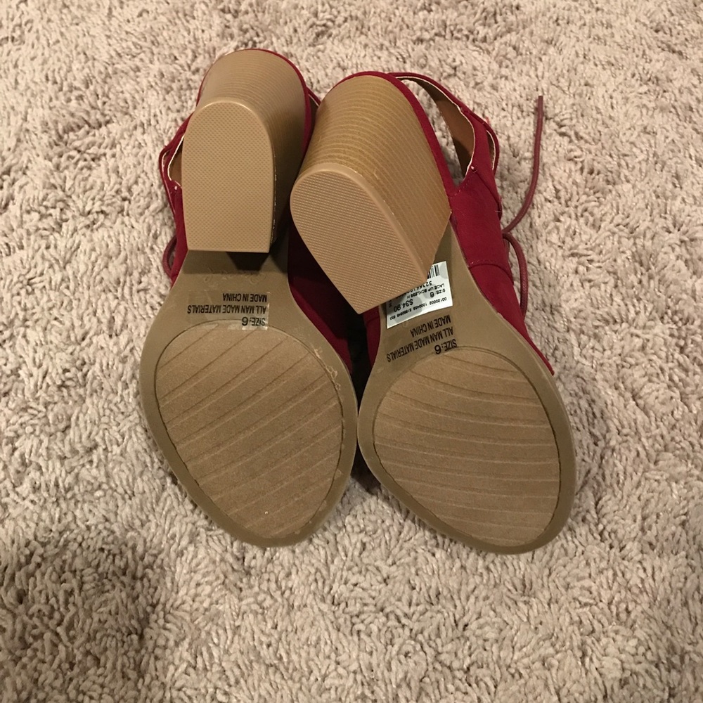 Shoes - Picture 4 of 4