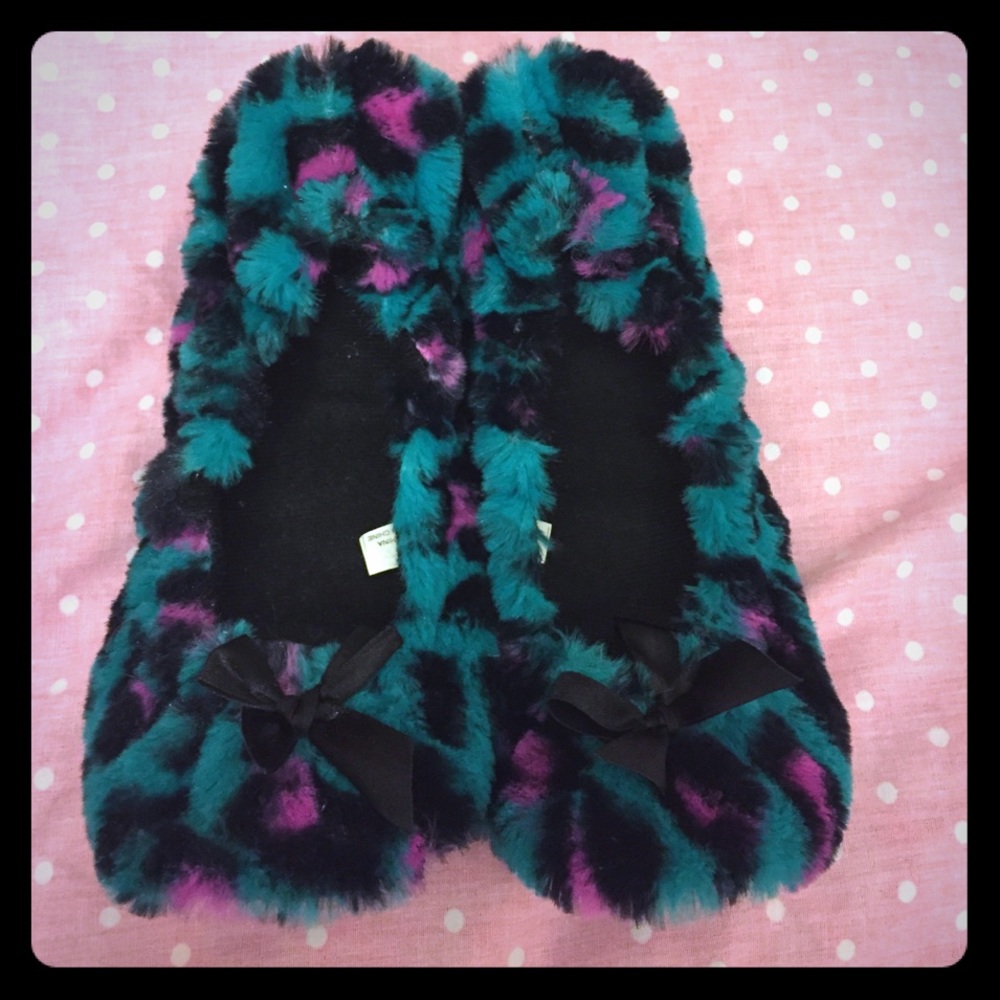 Fuzzy slipper booties