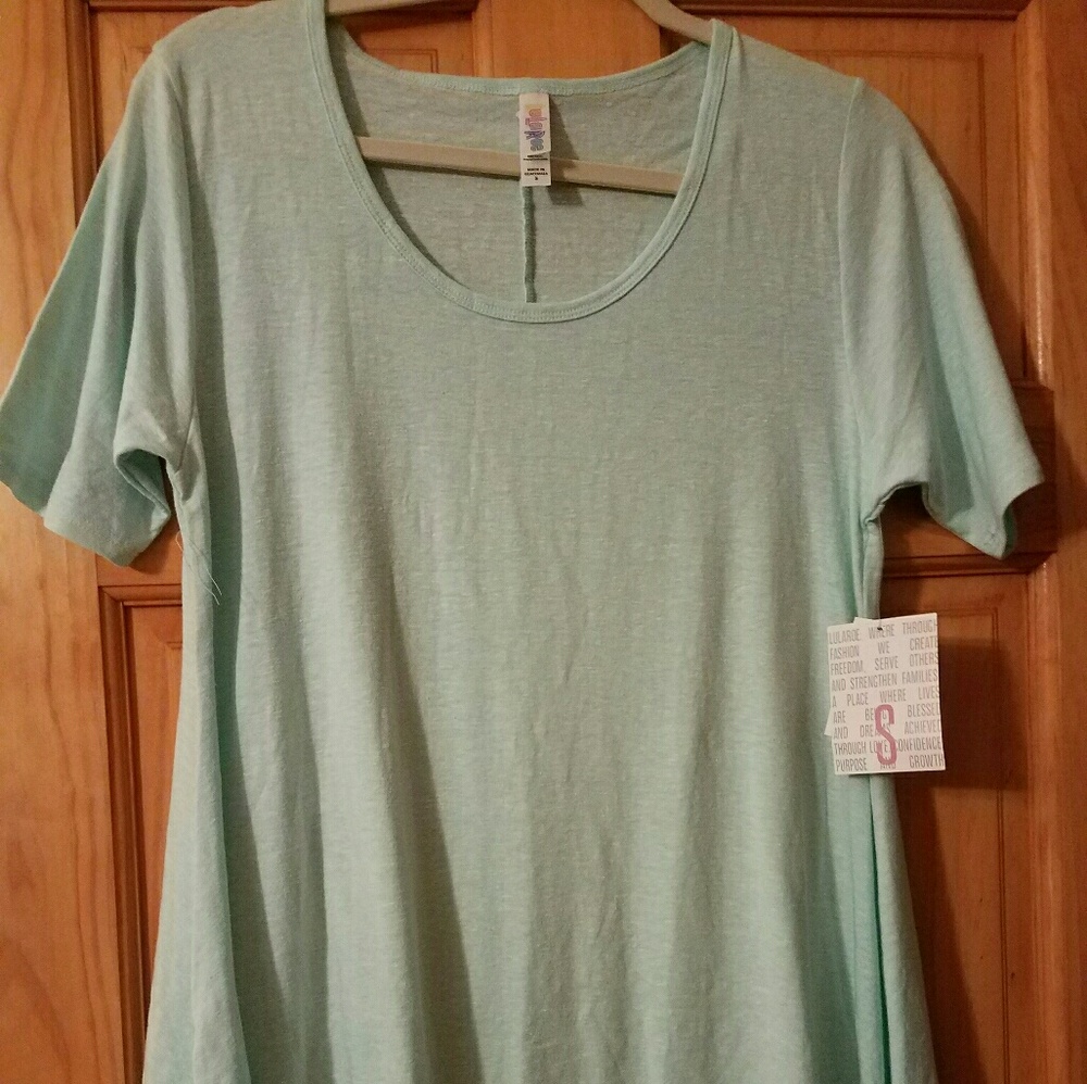Small perfect t BNWT from lularoe