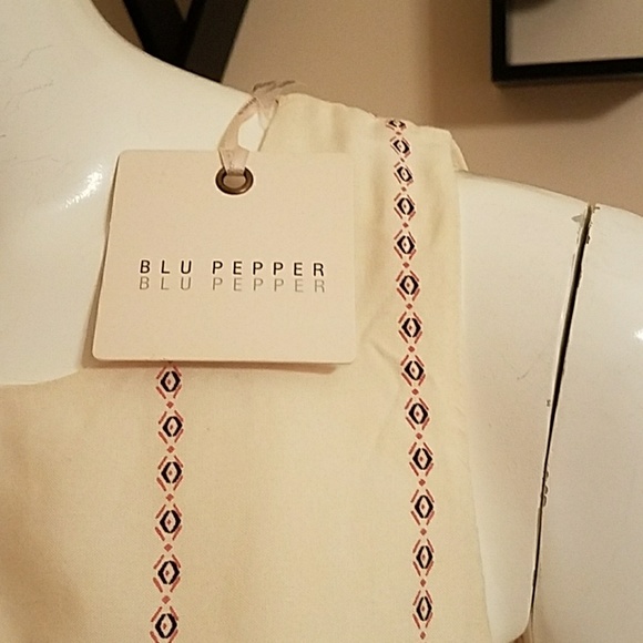 Beautiful dress - Picture 2 of 4