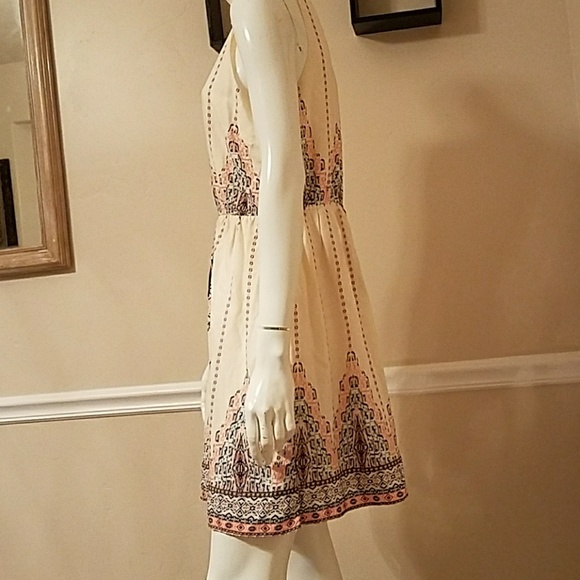 Beautiful dress - Picture 3 of 4