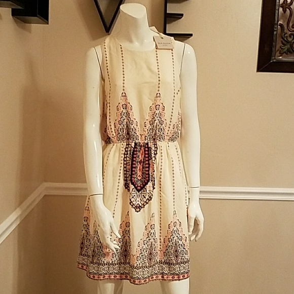 Beautiful dress - Picture 4 of 4