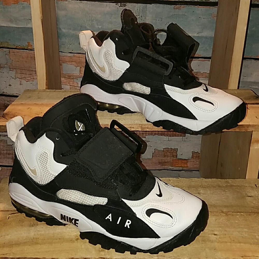 Host pick 7/2 Nike sneakers