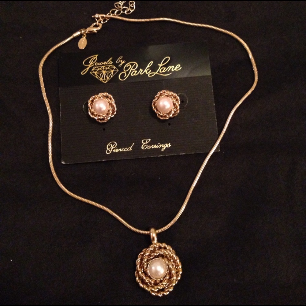 Necklace and earring set