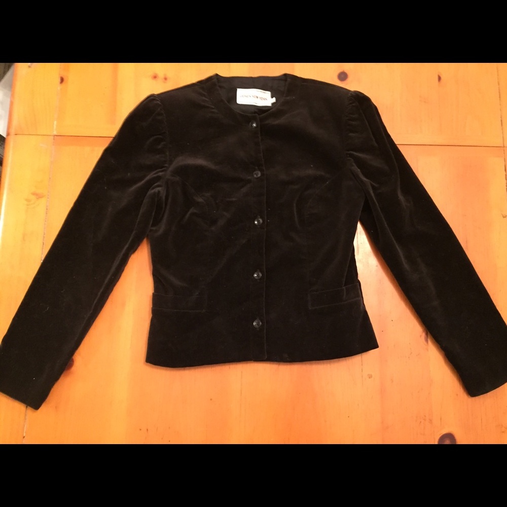 Vintage Jones New York black velvet blazer 8