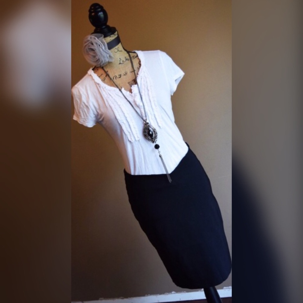 5/$25 DMBM Stretchy Pencil Skirt - Picture 1 of 4
