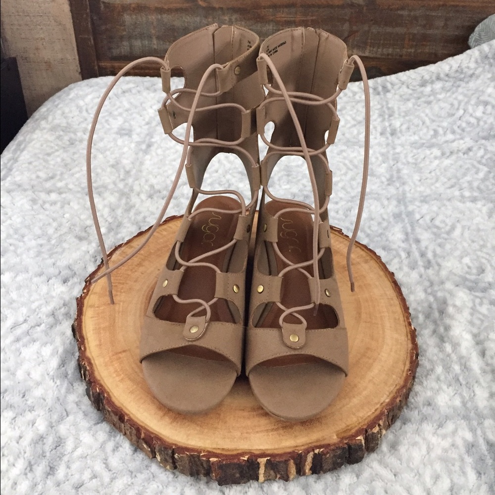 New Sugar Gladiator Taupe Sandals Size 7