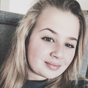 Meet your Posher, Lizzie