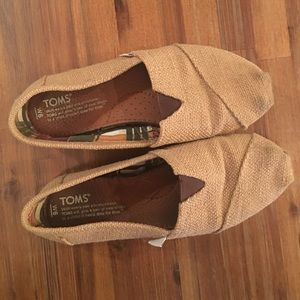 Tan burlap TOMS, size 6