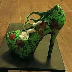Amiclubwear green skull and roses heels size 6