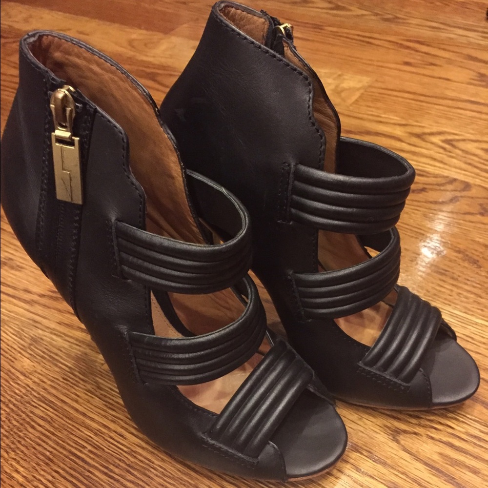 L.A.M.B. size 8 1/2 black heel , never worn !