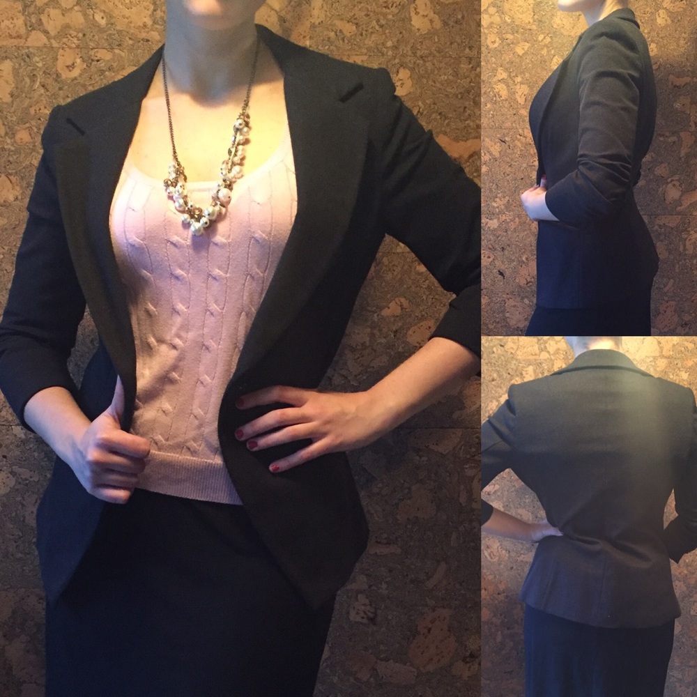 Lovely stretchy blazer with 3/4 ruched sleeves