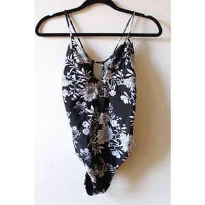 🚫Sold🚫 Urban Outfitters One Piece Swimsuit